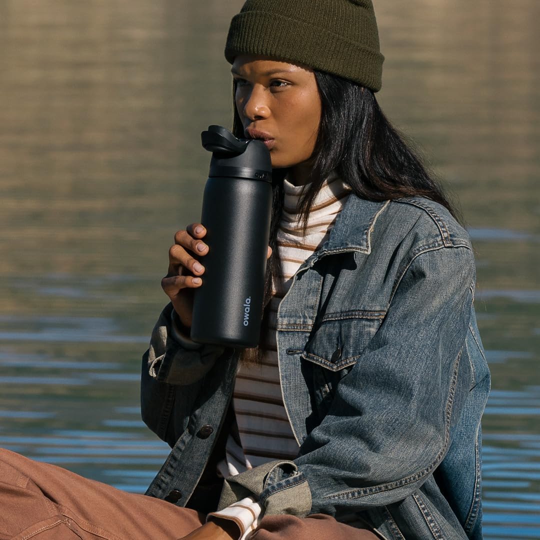 Owala FreeSip Insulated Stainless Steel Water Bottle with Straw, BPA-Free Sports Water Bottle, Great for Travel, 24 Oz, Very, Very Dark | Insulated, with Straw, for Sports, Travel, and School, BPA-Free