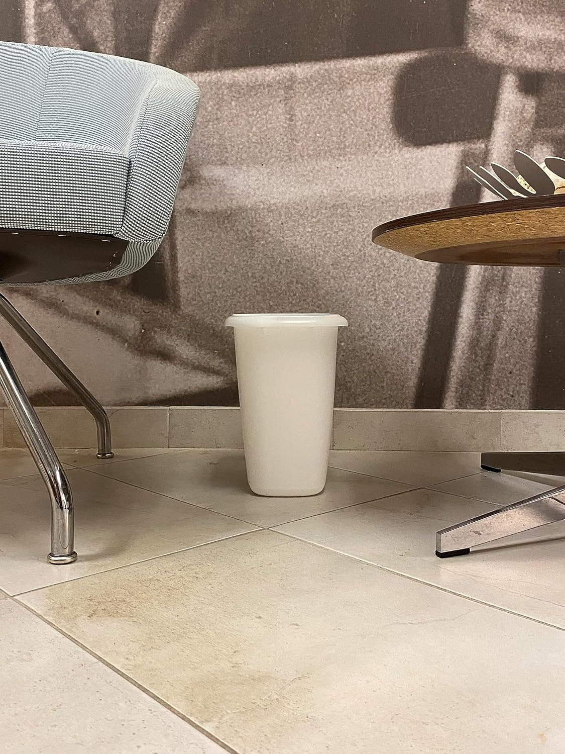 Rubbermaid Vanity Trash Can/Wastebasket 1.5-Gallons/6-Quarts White for Under Counter/Kitchen/Office/Bedroom/Bathroom