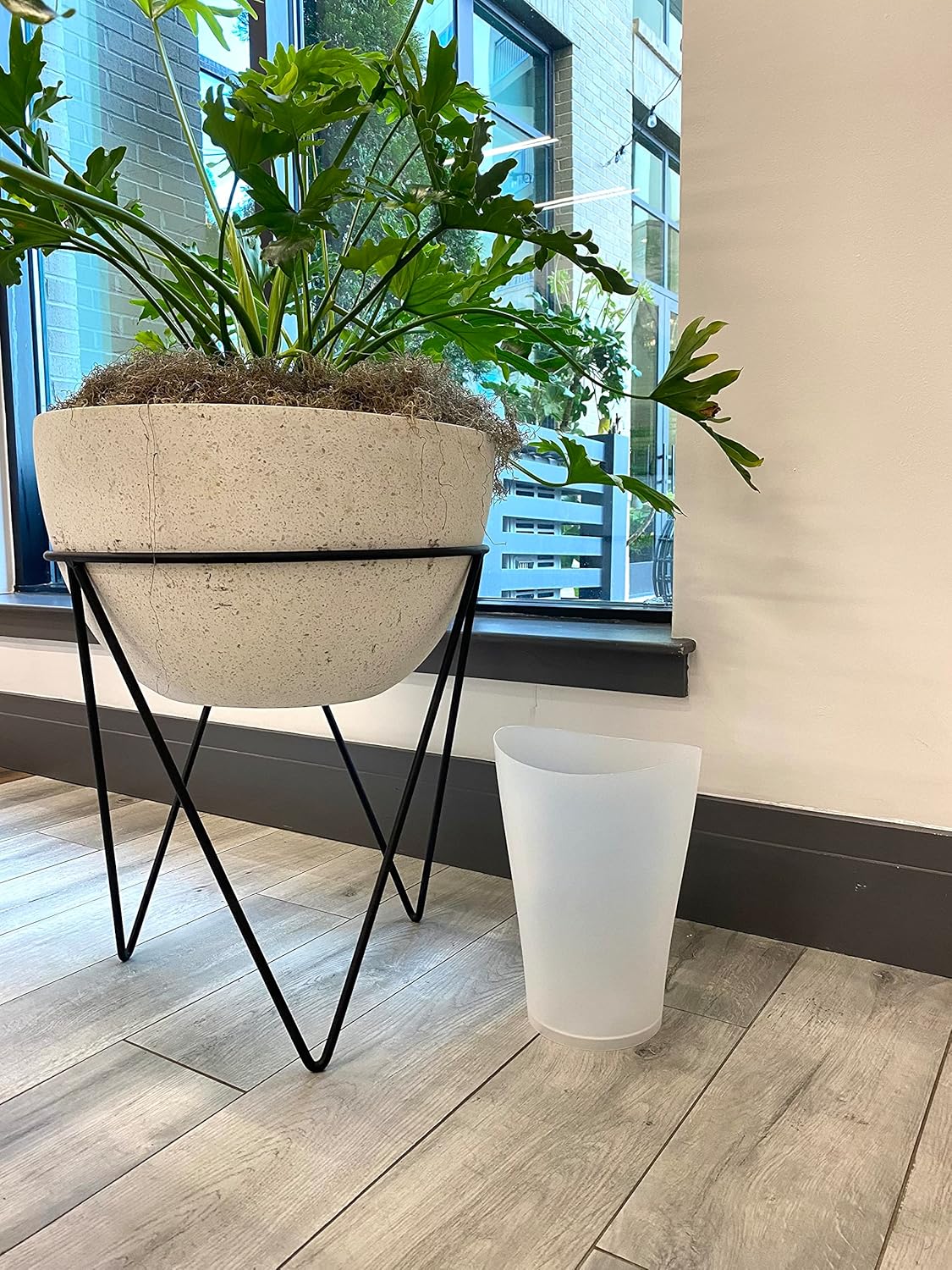 Rubbermaid Spa Works Compact Contemporary Style 9 Quart Indoor Open Vanity Home Trash Container White